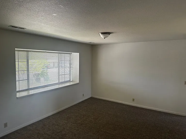 662 N 360 W — Photo 8