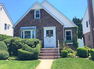 6925 182nd St, Fresh Meadows, NY 11365