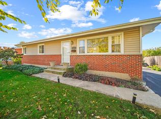 611 E Ironwood Dr, Mount Prospect, IL 60056