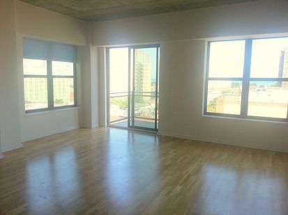 3rd image of 1122 W Catalpa Ave APT 805