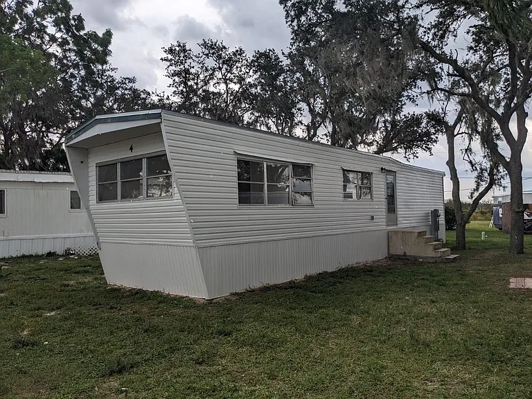 120 Darley Ln — Photo 2