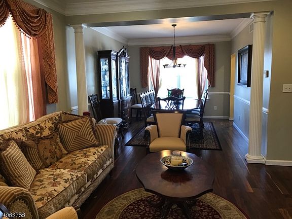 2nd image of 807 Mary Cir