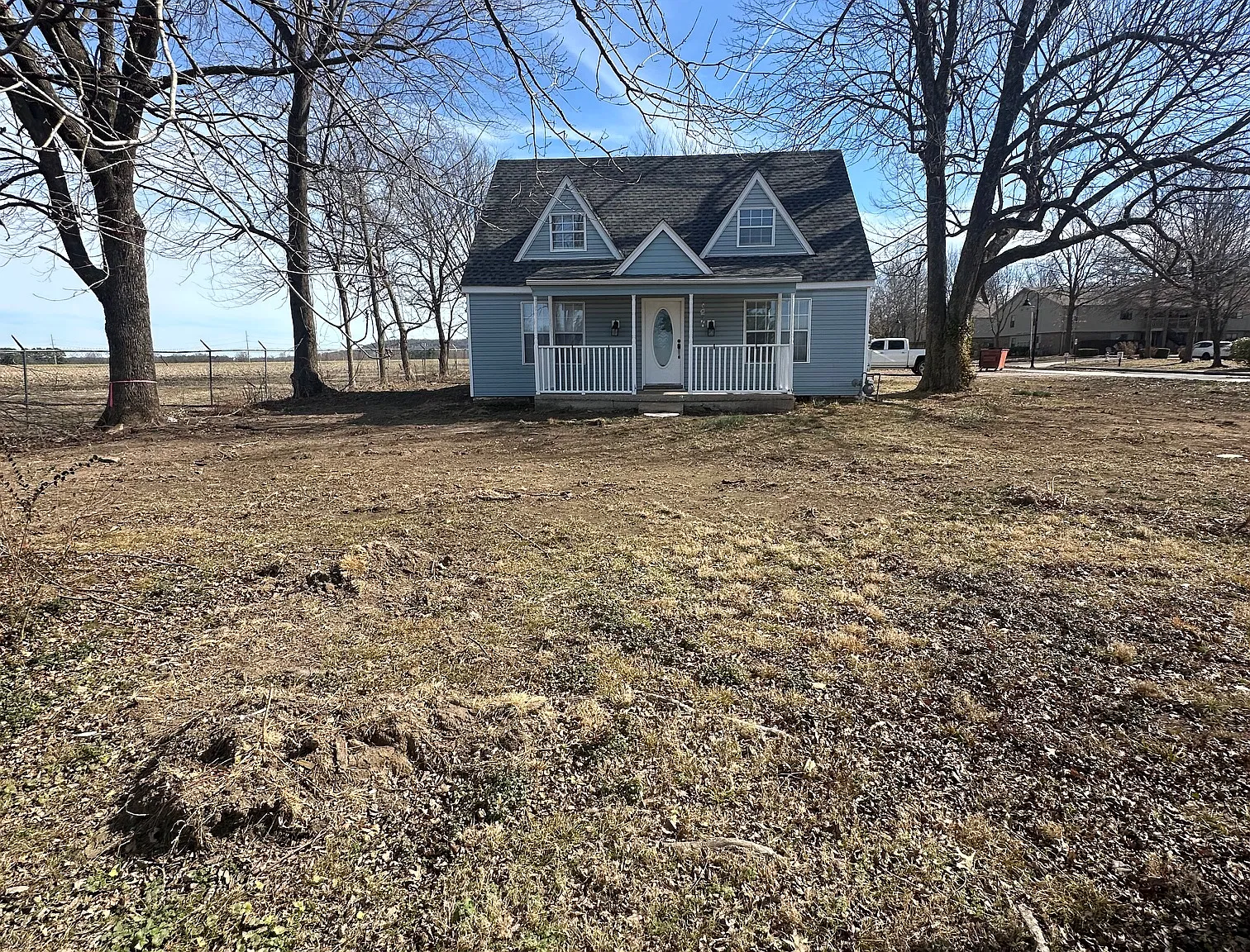 5 bed, 2840 sqft, $2,400 — Photo 1