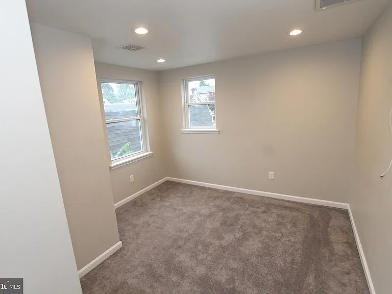 1807 Parkview Ave — Photo 9