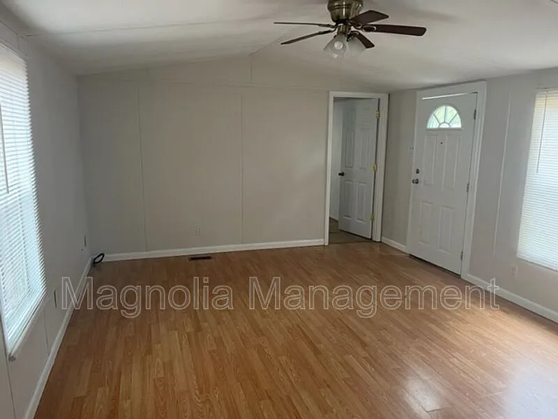 2 bed, 1.0 bath, $1,195 — Photo 2