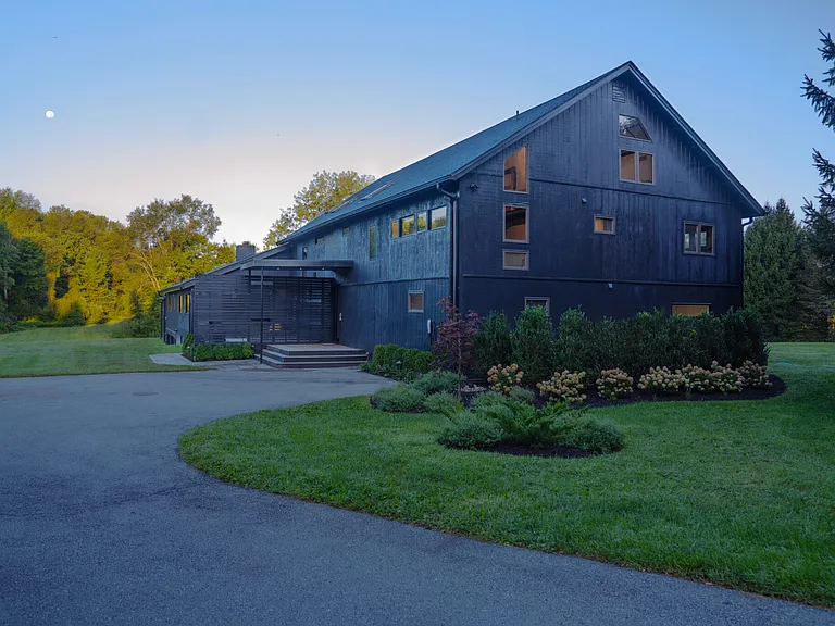 107 Cold Spring Rd — Photo 36