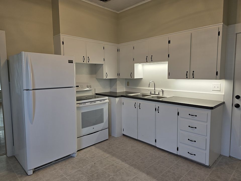2nd image of 544 Main St #5