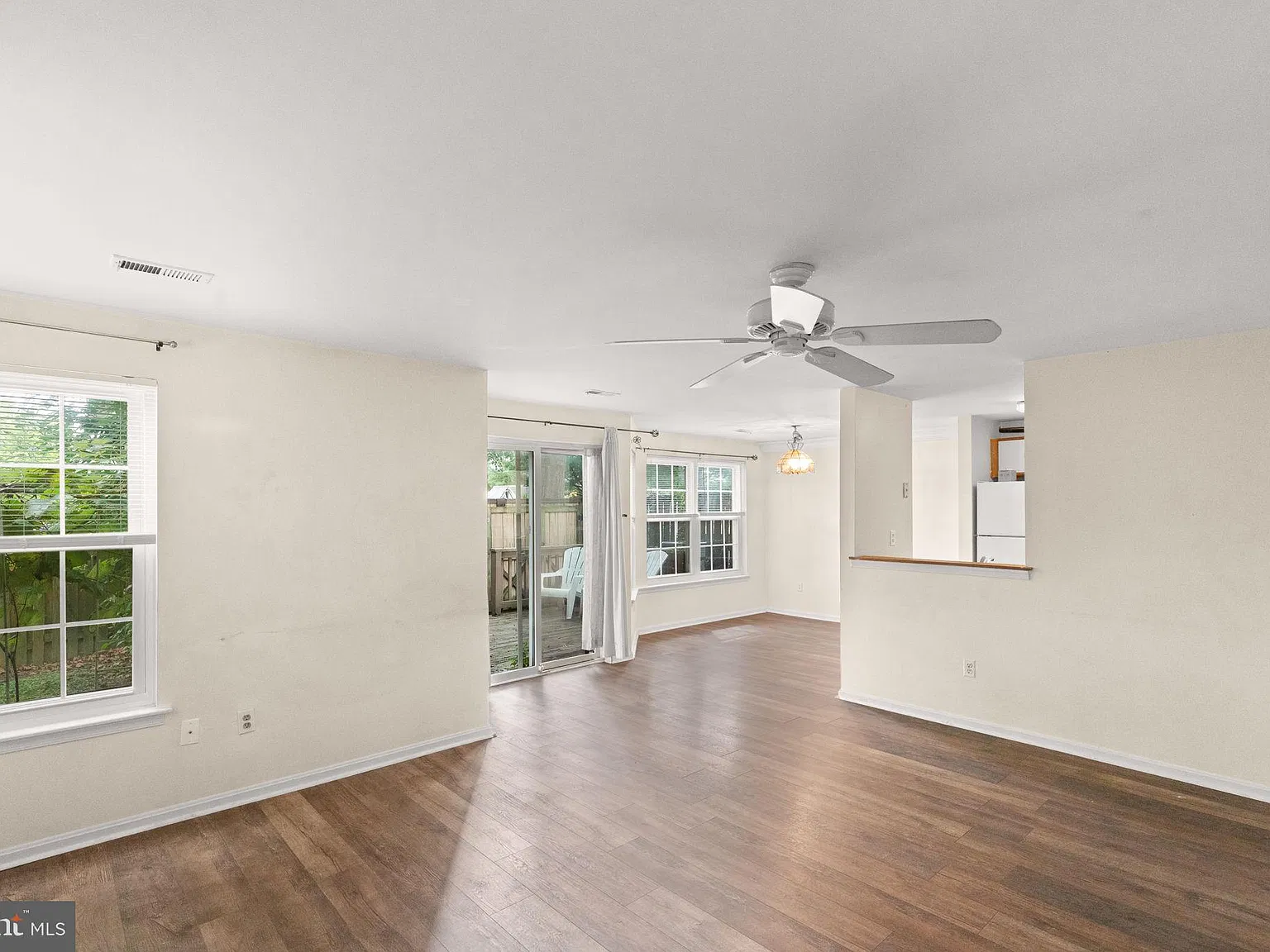 3 bed, 2.0 bath, 2028 sqft, $4,000 — Photo 4