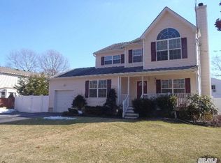 10 Moriches Ave, Mastic, NY 11950