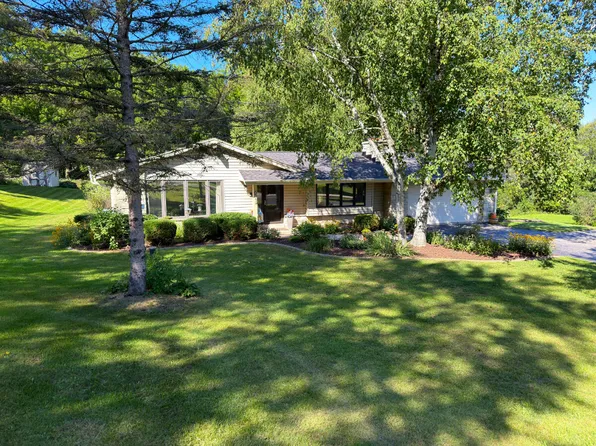 W240N4035 Swan Rd, Pewaukee, WI 53072