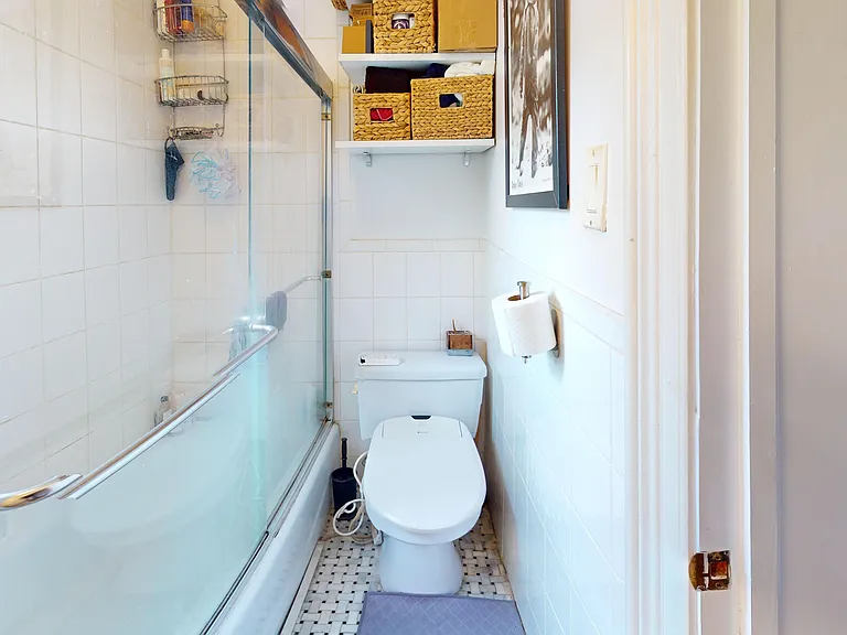 245 W 51st St #1001 — Photo 9