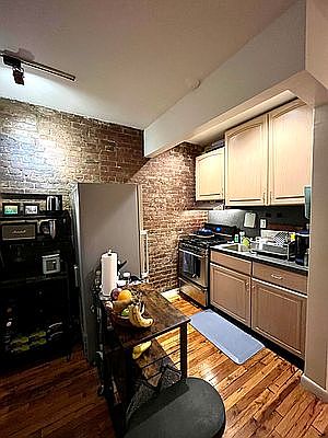 4th image of 42 W 85th St #Ug