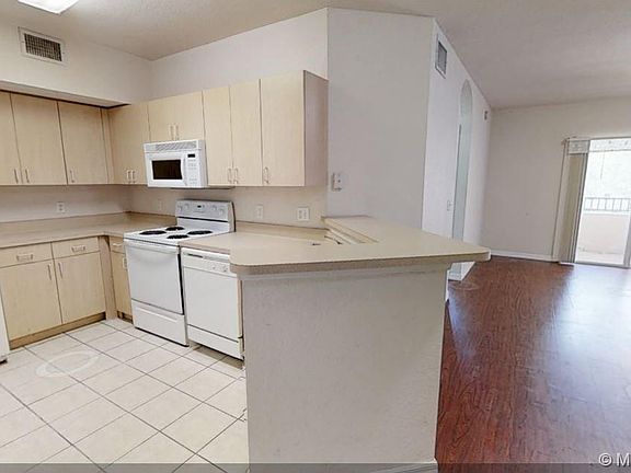 5th image of 2402 Belmont Ln #2402