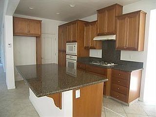 3rd image of 860 S Vecindad St