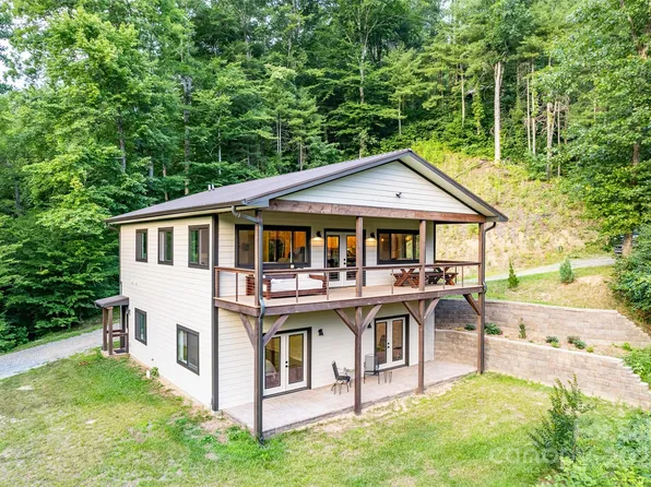 75 N Coyote Springs Farm Rd, Leicester, NC 28748