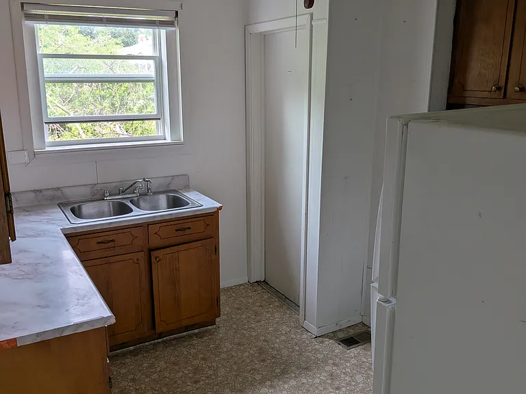 305 Allen Ave — Photo 22