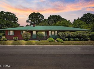 708 Bullard St, Roseboro, NC 28382