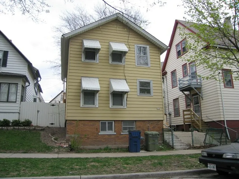 2608 N Bartlett Ave