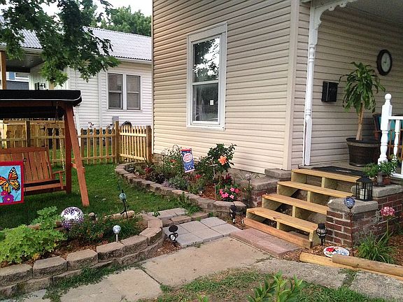 4th image of 182 Benton Pl