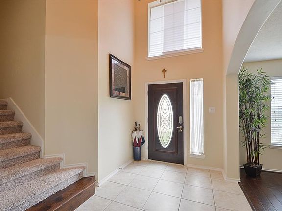 3rd image of 6946 Fountain Lilly Dr