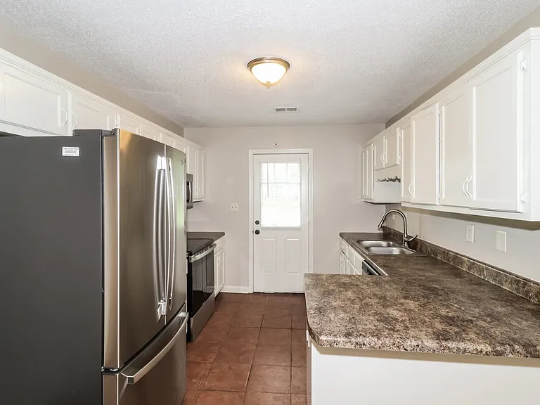 1886 Towson Ln — Photo 7