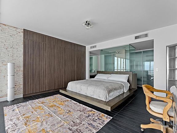 3rd image of 1040 Biscayne Blvd APT 2101