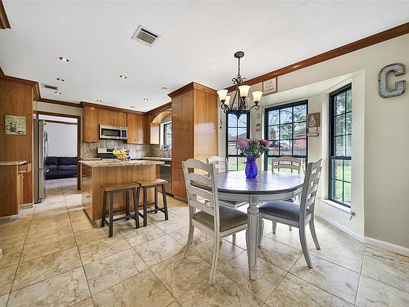 4th image of 810 Noble Springs Rd