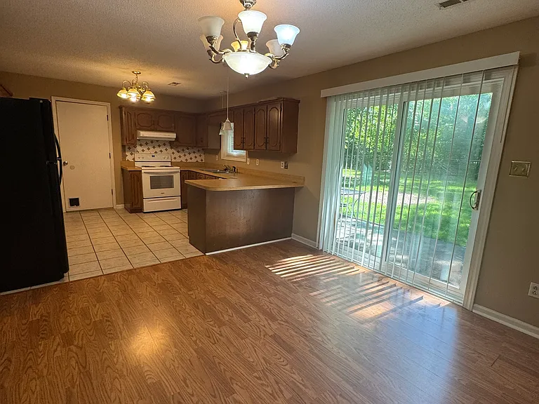 108 Laurel Ct — Photo 21