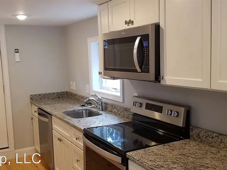 175 Pleasant St — Photo 2