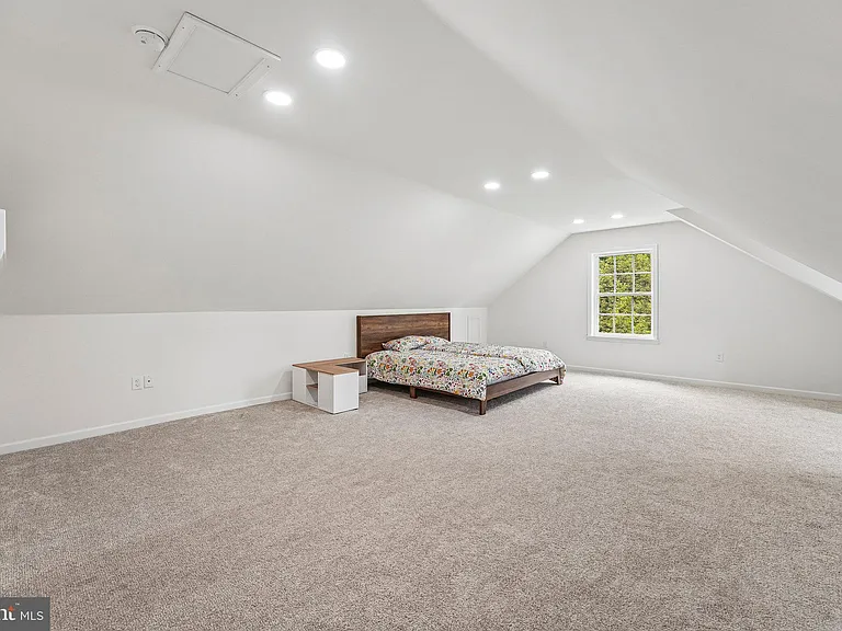 40 Creek Rd — Photo 34