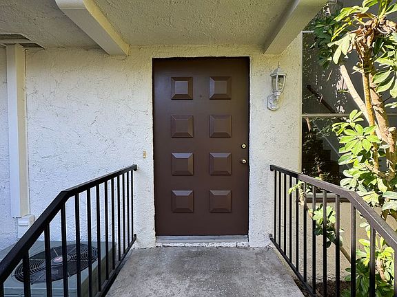 2nd image of 562 Knollview Ln