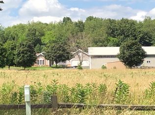 W422 Potter Rd, Burlington, WI 53105