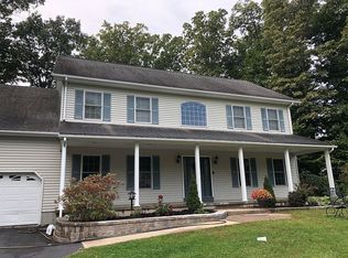36 Canterbury Dr, Saugerties, NY 12477