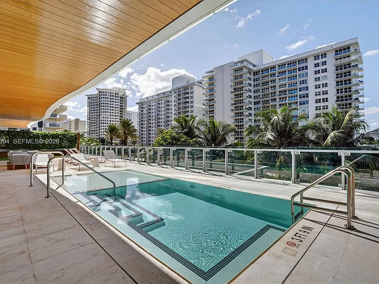 5775 Collins Ave #405 — Photo 33