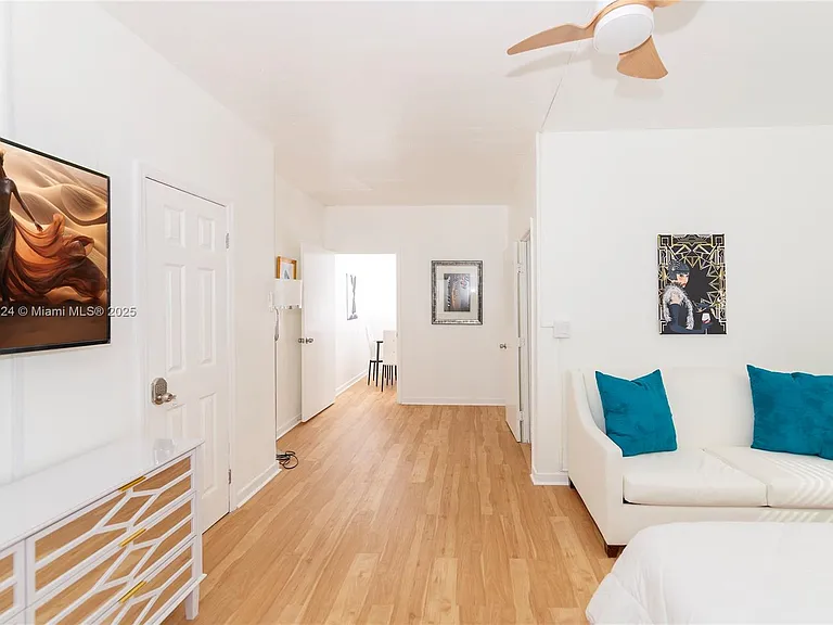 545 Michigan Ave #2 — Photo 17