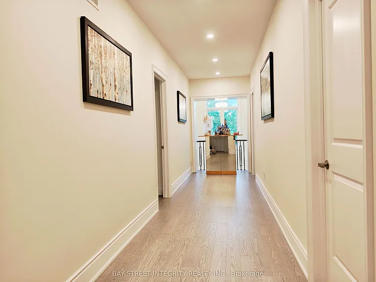 211 Hillsview Dr — Photo 9