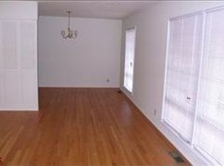 3810 Woodcrest Dr, Florissant, MO 63033