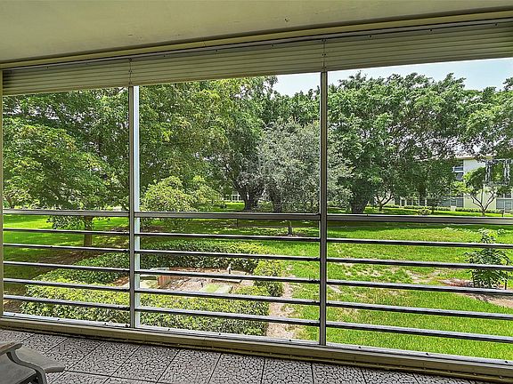 5th image of 2404 Antigua Circle #H2