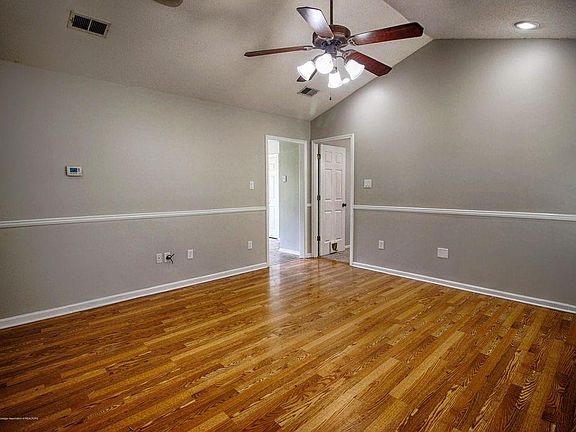 3rd image of 912 Autumn Woods Dr E