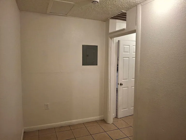 1007 C St #3 — Photo 17