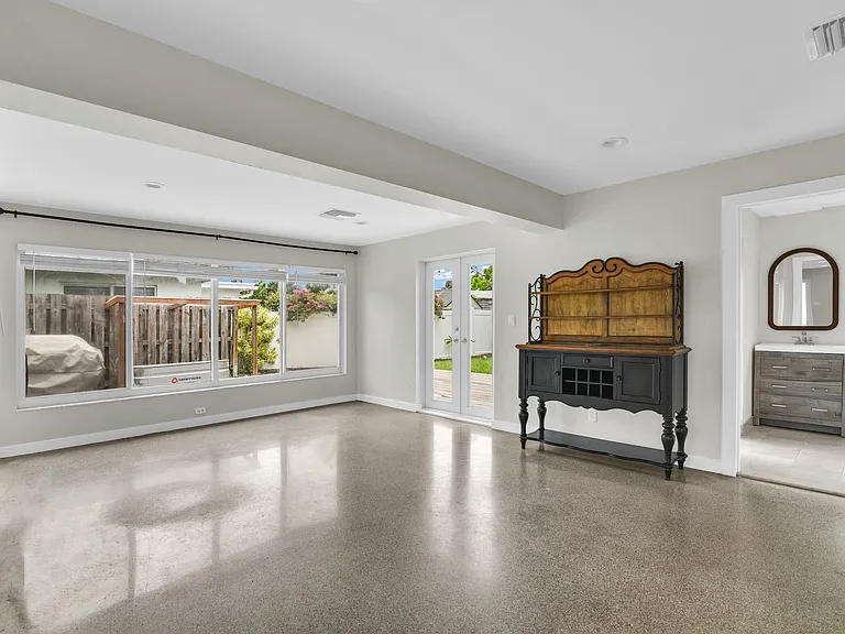 909 SE 16th Pl — Photo 9