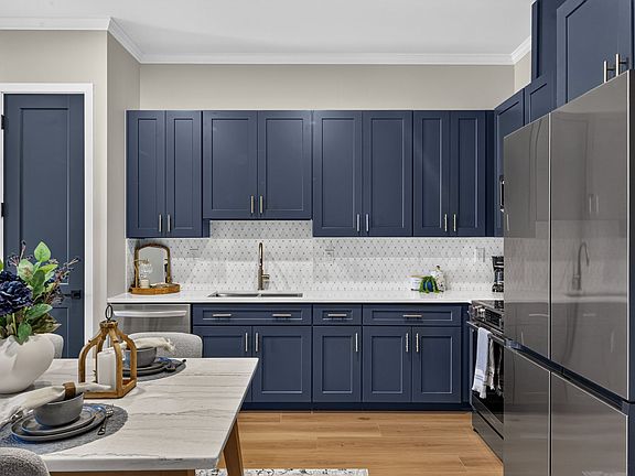 2nd image of 10899 S Hausman Rd #305