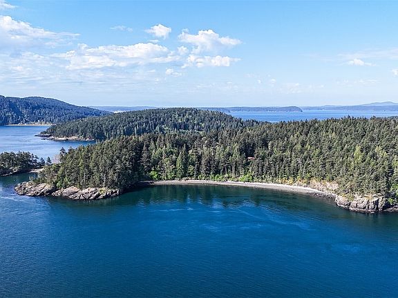 3rd image of 585 Deer Point Road