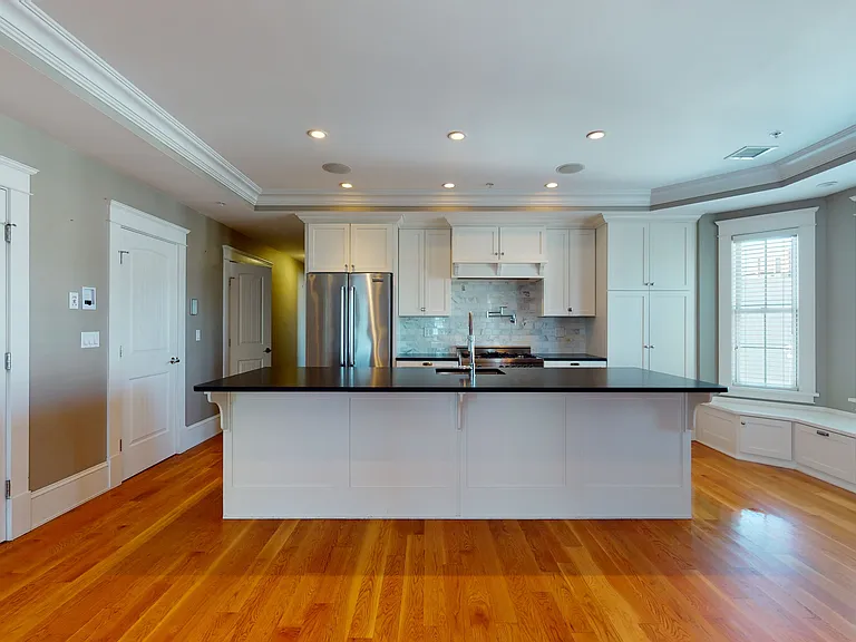 721 E 6th St #4 — Photo 6