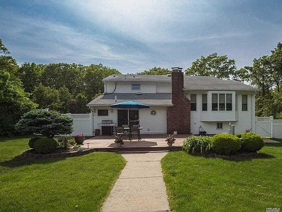 2nd image of 391 Hoffman Ln