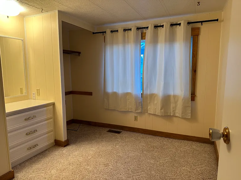 1043 Clinton St — Photo 27