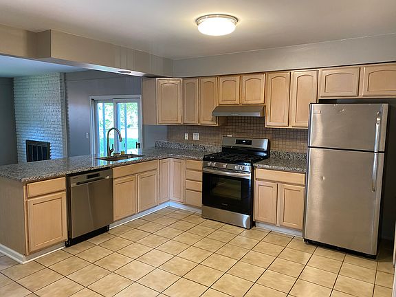 5th image of 1143 Winthrop Dr