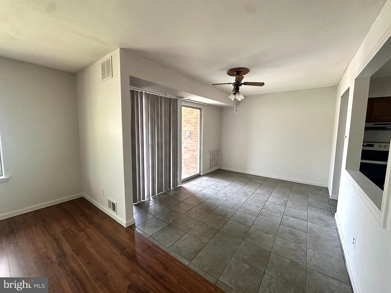 2 bed, 1190 sqft, $2,100 — Photo 2