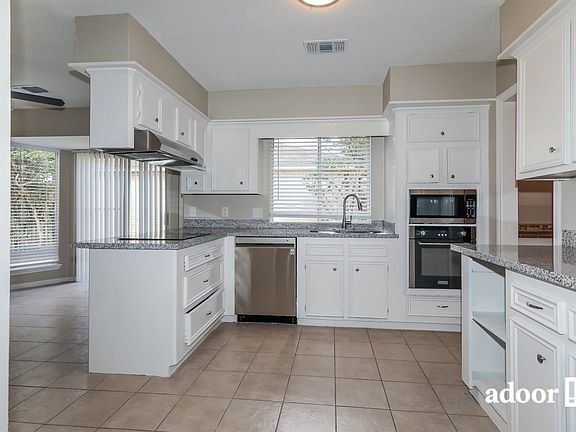3rd image of 13814 Paradise Valley Dr