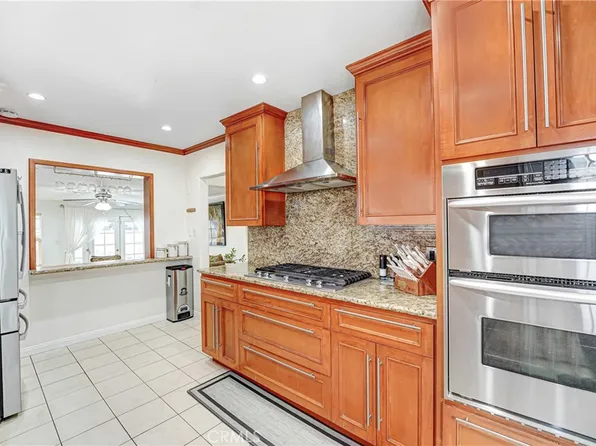 19624 Kittridge St, Reseda, CA 91335